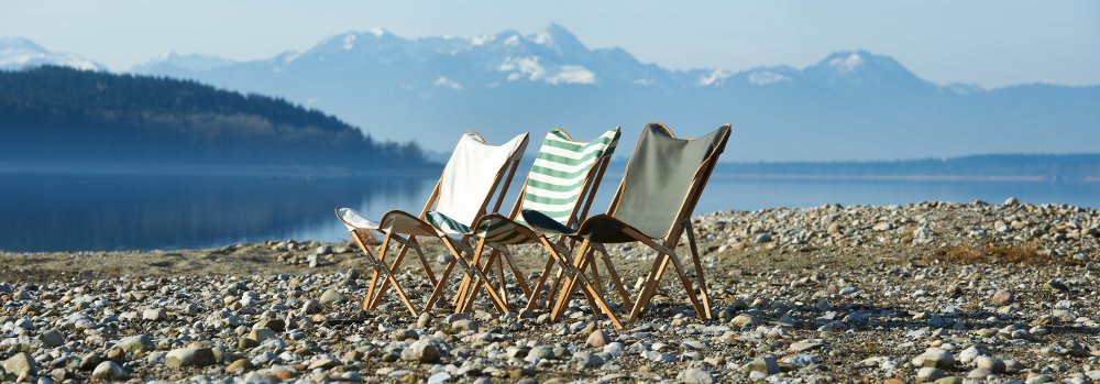 Kampierstuhl - Segeltuch Dreierset vor Bergen