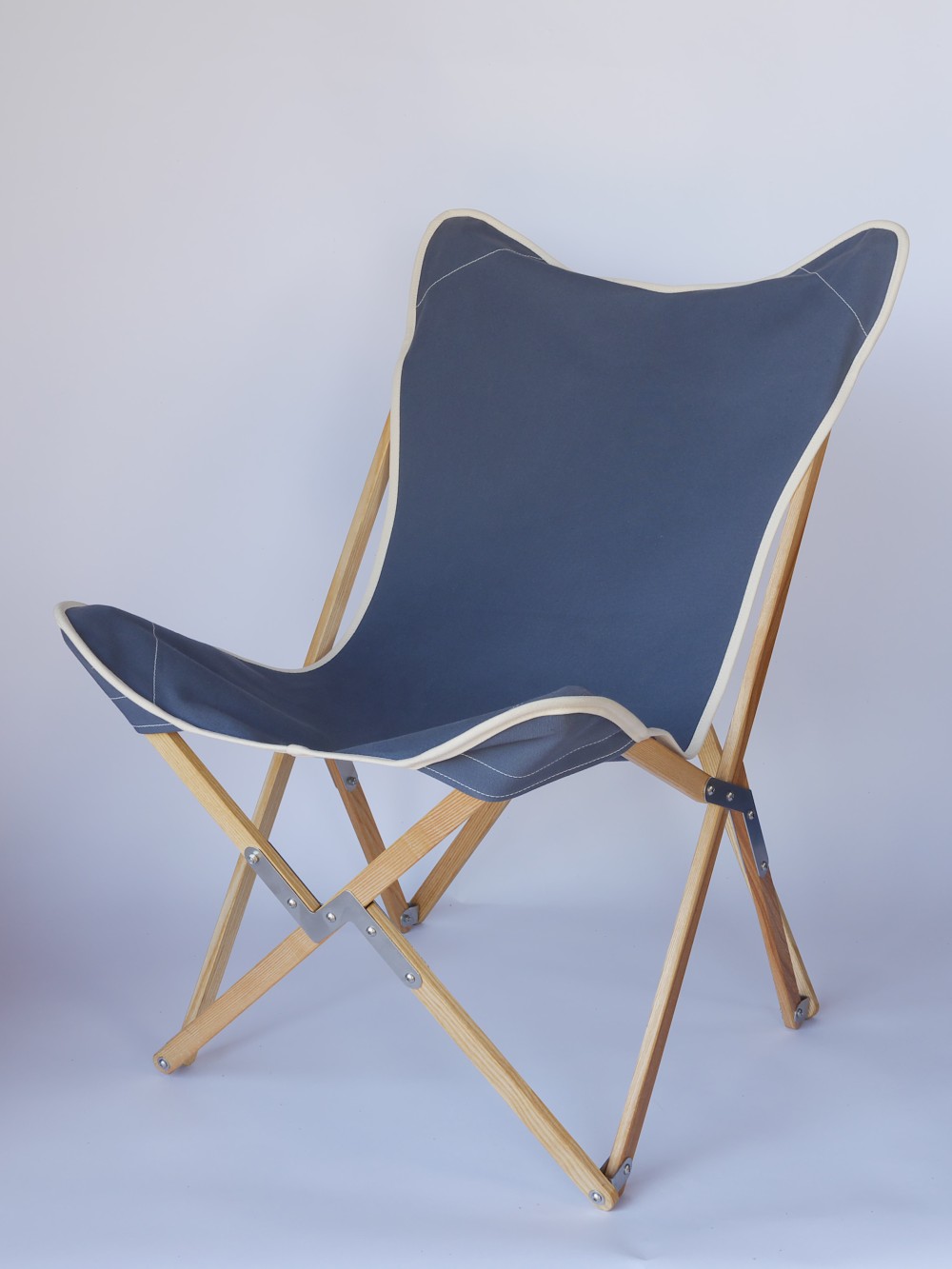 Kampierstuhl aus Esche mit Sitzfläche Segeltuch blau